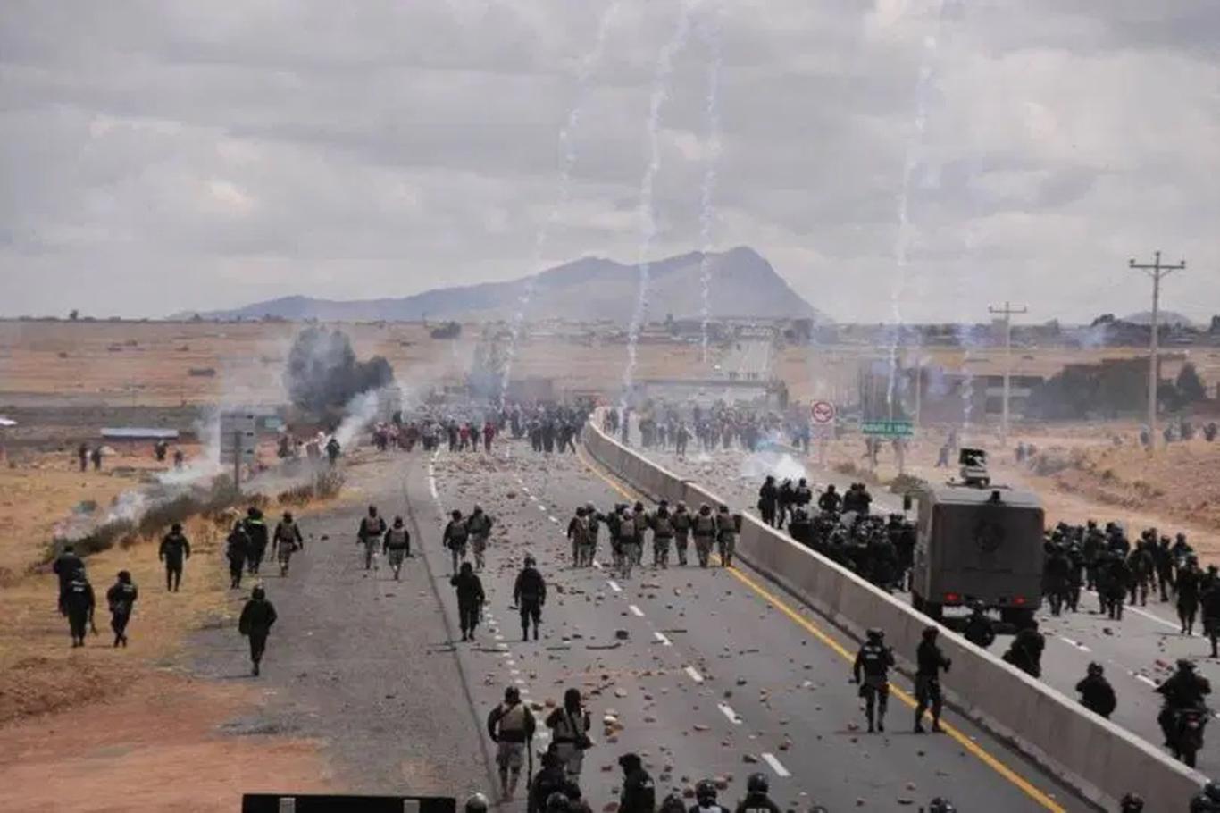 Bolivya’da göstericilere polis müdahalesi